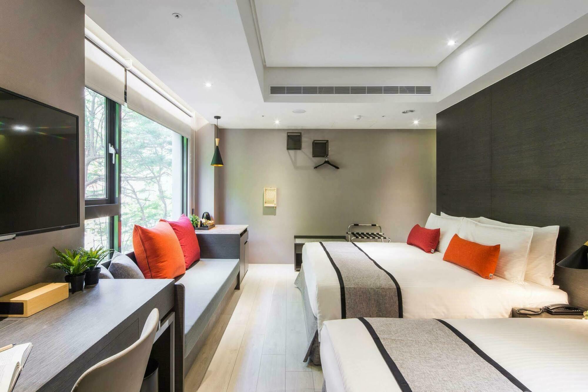Icasa Hotel - By Cosmos Creation Taichung Exterior photo